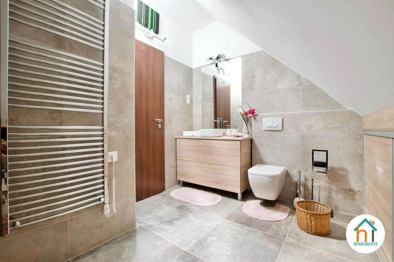 Premium By Hi5 - Penthouse + Rooftop Apartmán *